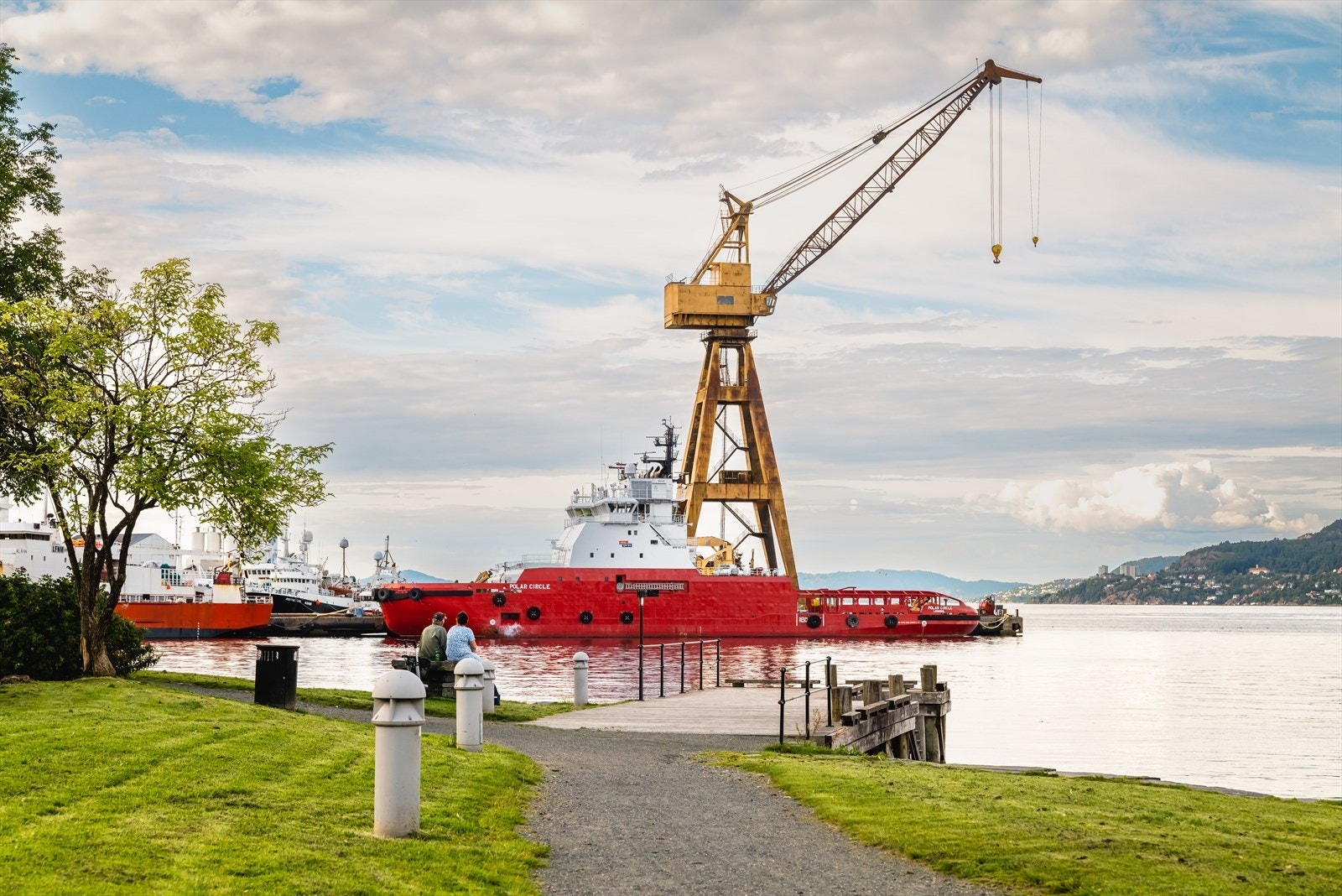 Det er også nydelig å gå i parken langs sjøen, og nyte de vakre omgivelsene. Galleribilde