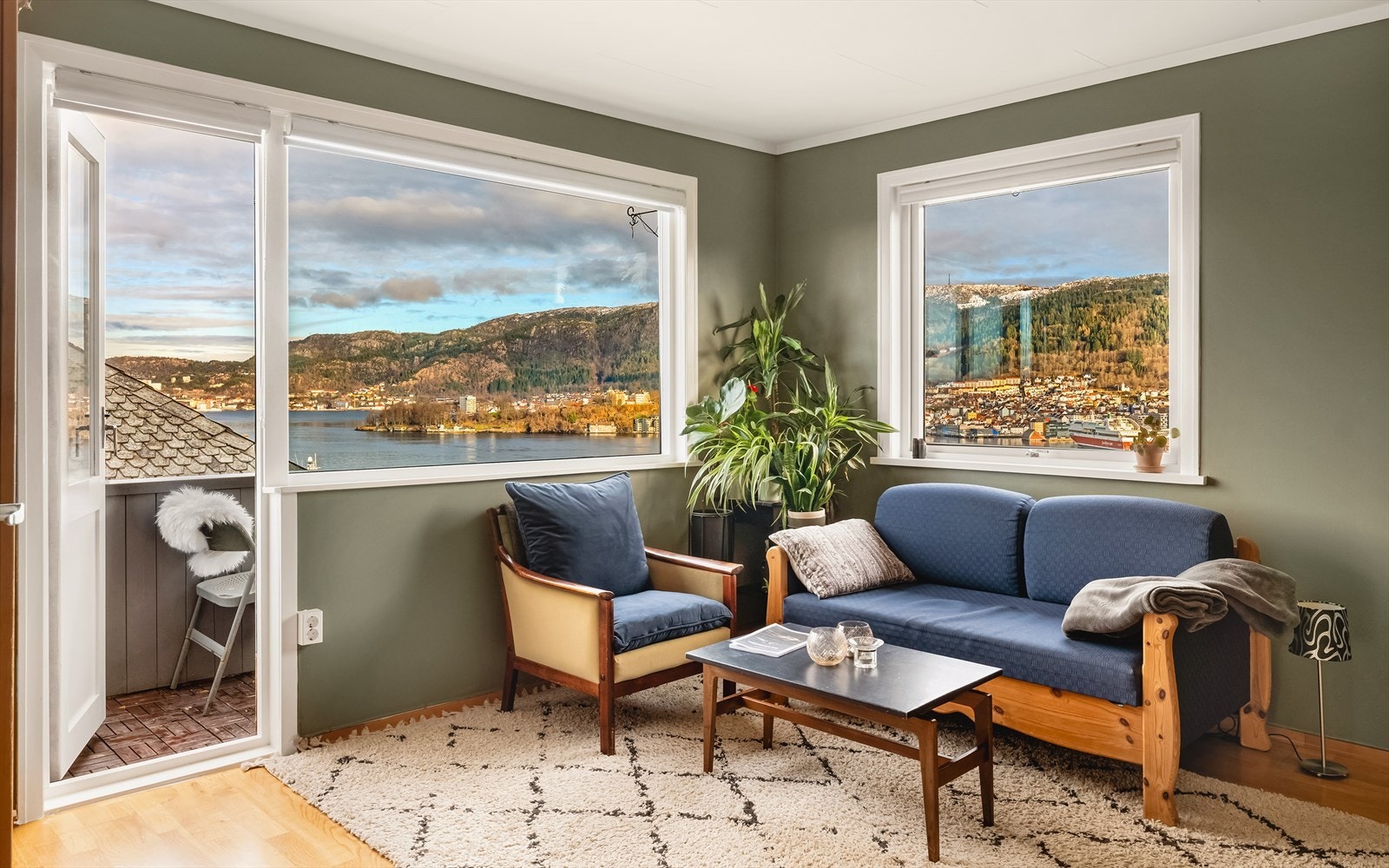 Leiligheten har en nydelig utsikt over blant annet Sandviken, deler av byfjorden og Nordnes. Galleribilde