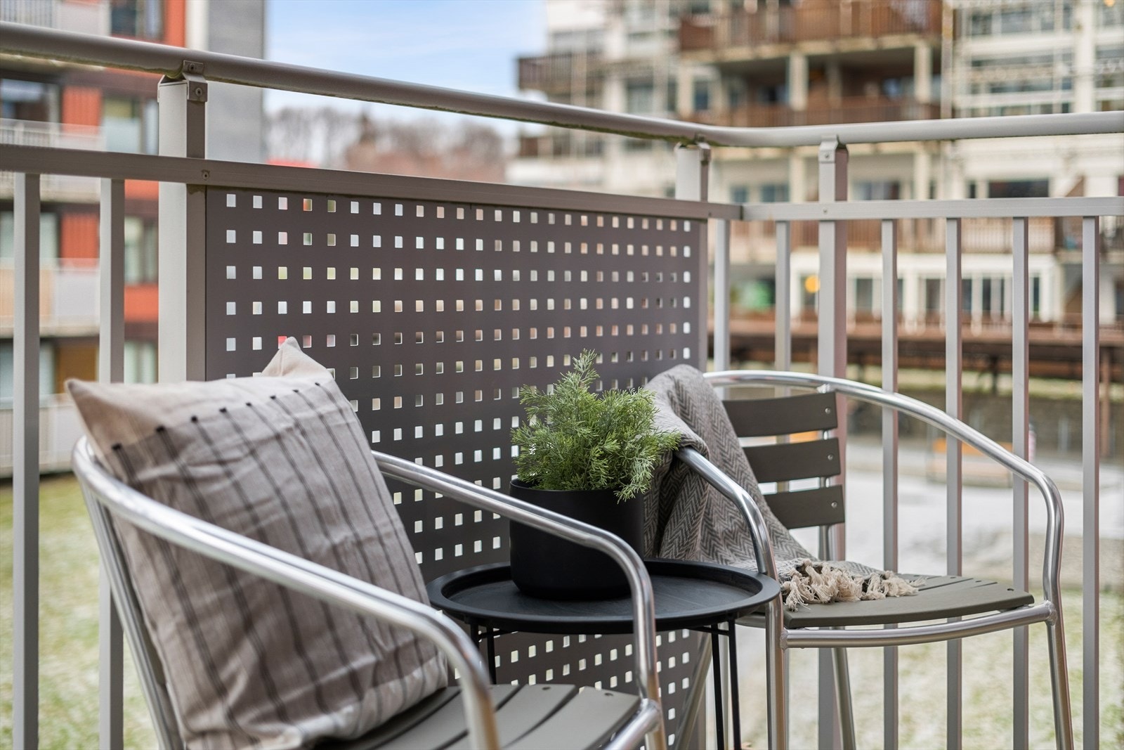 Vestvendt balkong med gode sol- og utsiktsforhold. Balkong måler gode 4,5m². Galleribilde