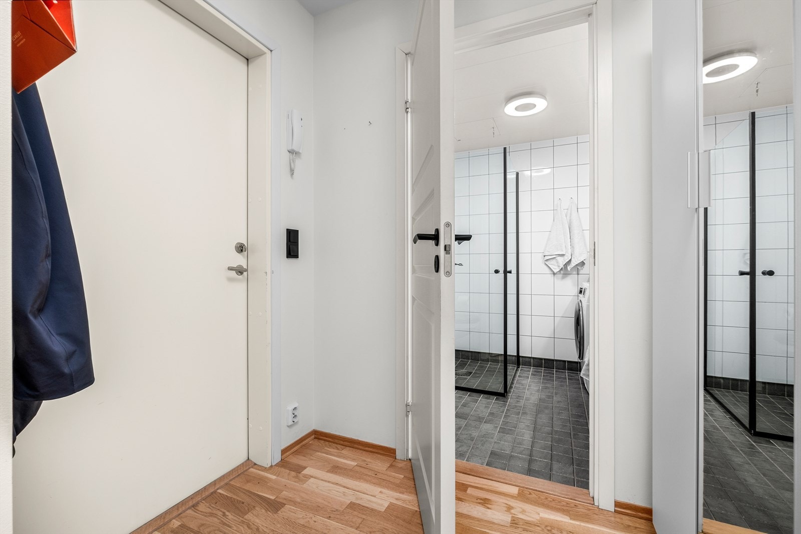 Entre på gode 3,1m. Her får du godt med plass til oppbevaring av sko og yttertøy. Galleribilde