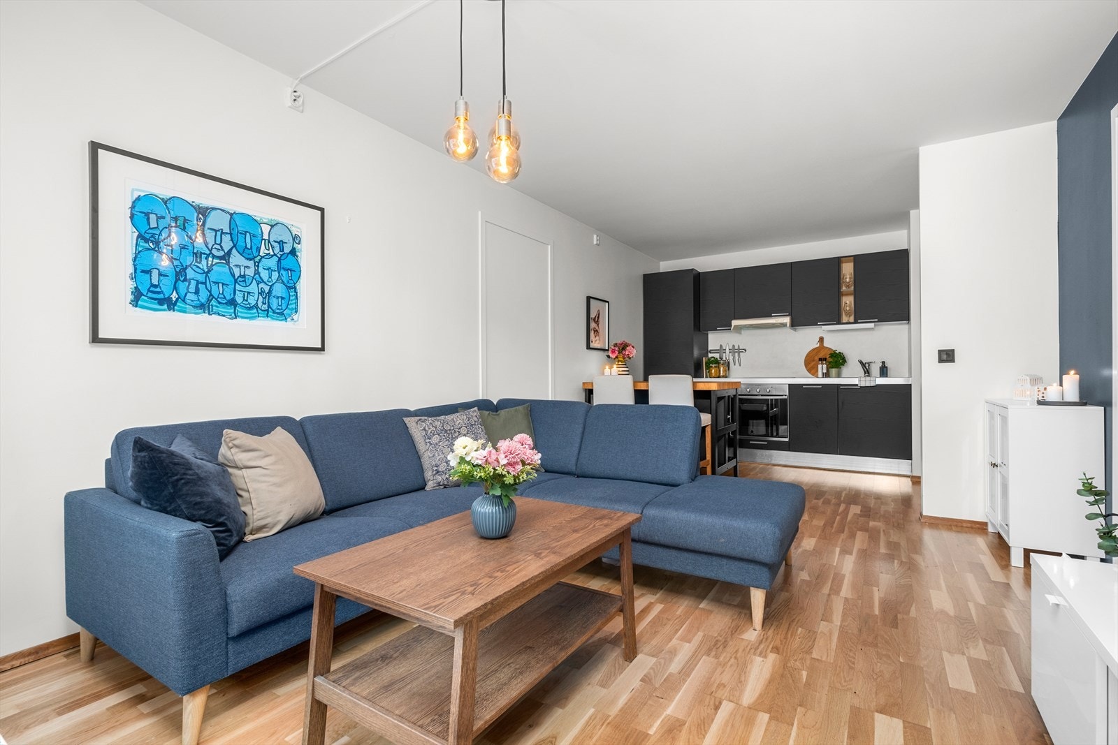 Det medfølger ekstern bod i kjeller for ekstra med lagringsplass. Galleribilde