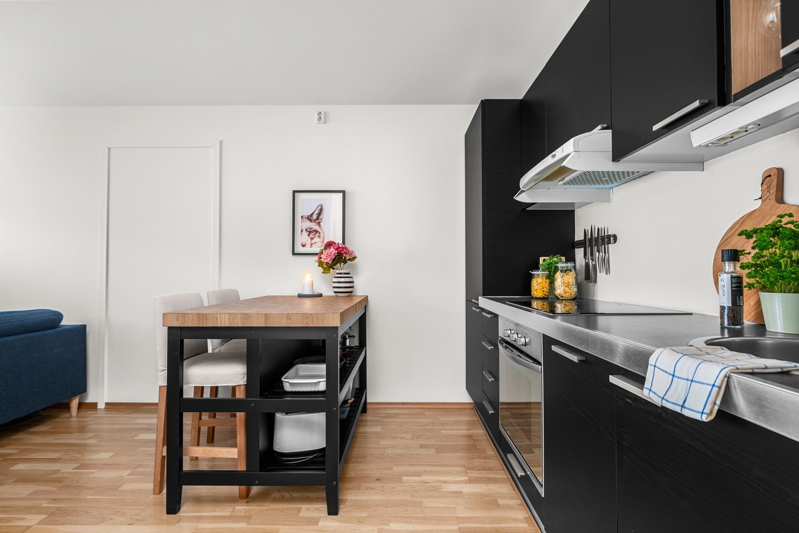 Etter dagens løsning er det etablert en praktisk spiseseksjon ved kjøkkenet. Galleribilde