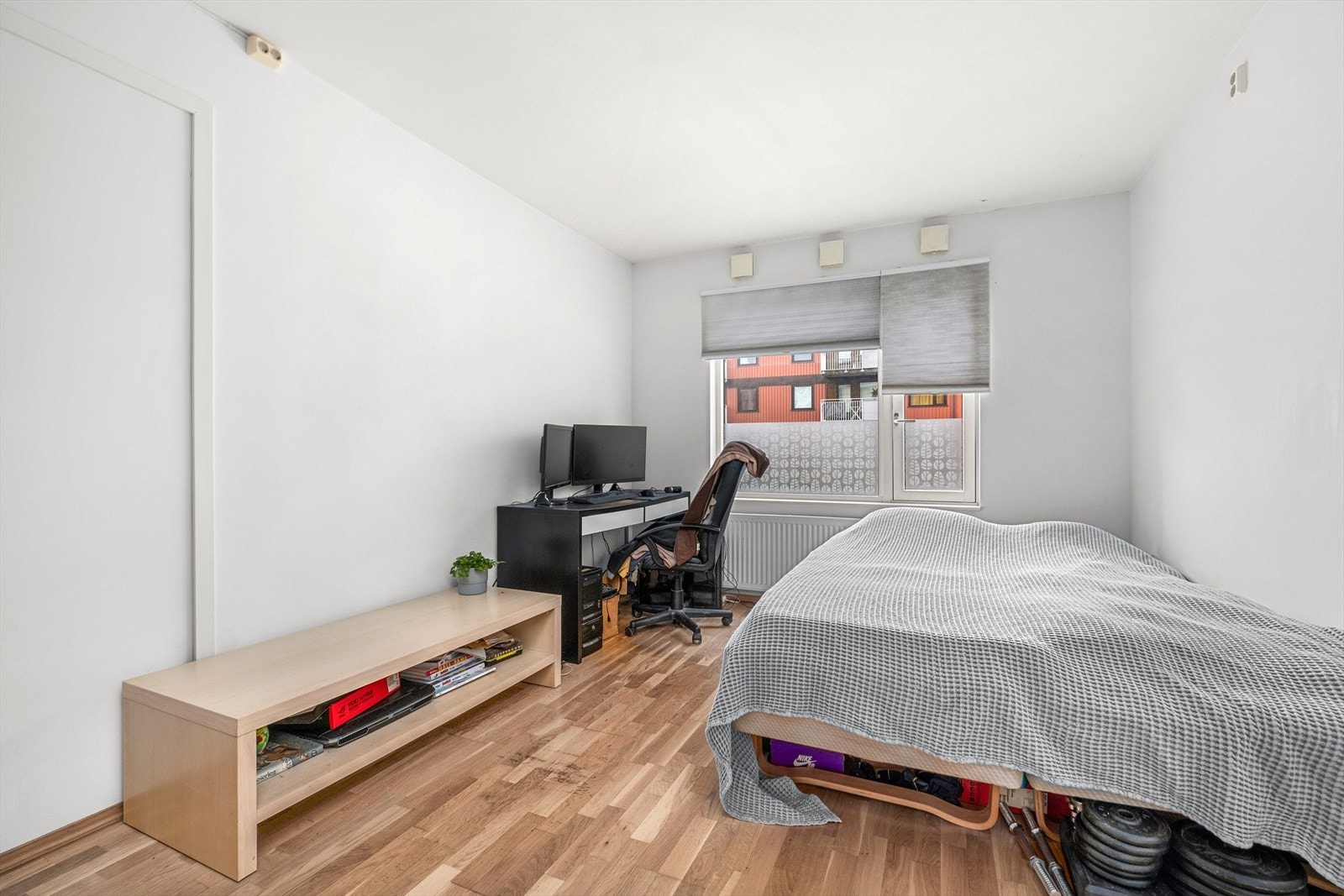 Utleiedelen består av stue/kjøkken i åpen løsning, baderom og entré. Med egen utleiedel skaper det en solid innkomstkilde. Galleribilde