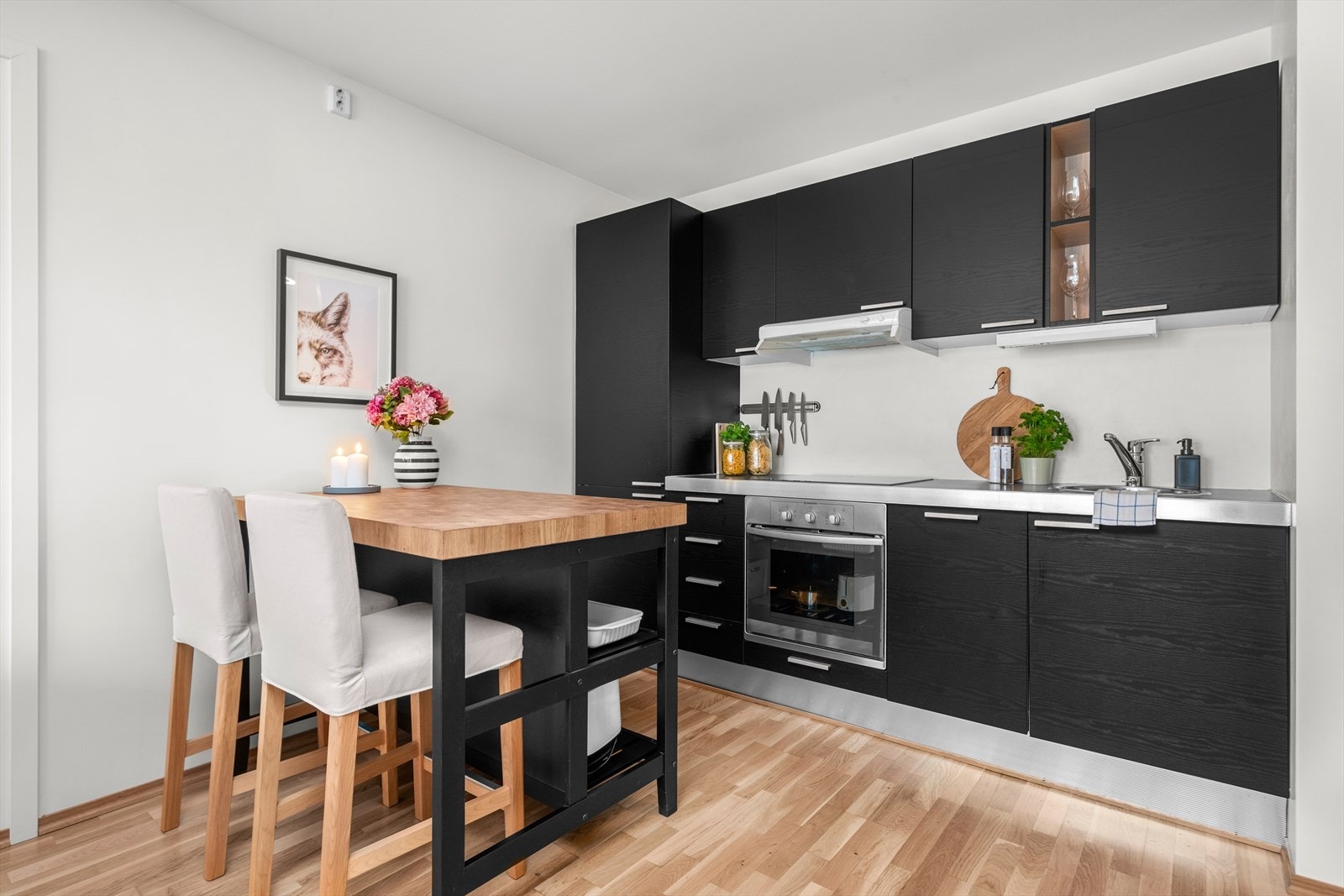 Stilrent kjøkken fra den italienske kjøkkenleverandøren Aran, vurdert til TG1 av takstmann. Galleribilde