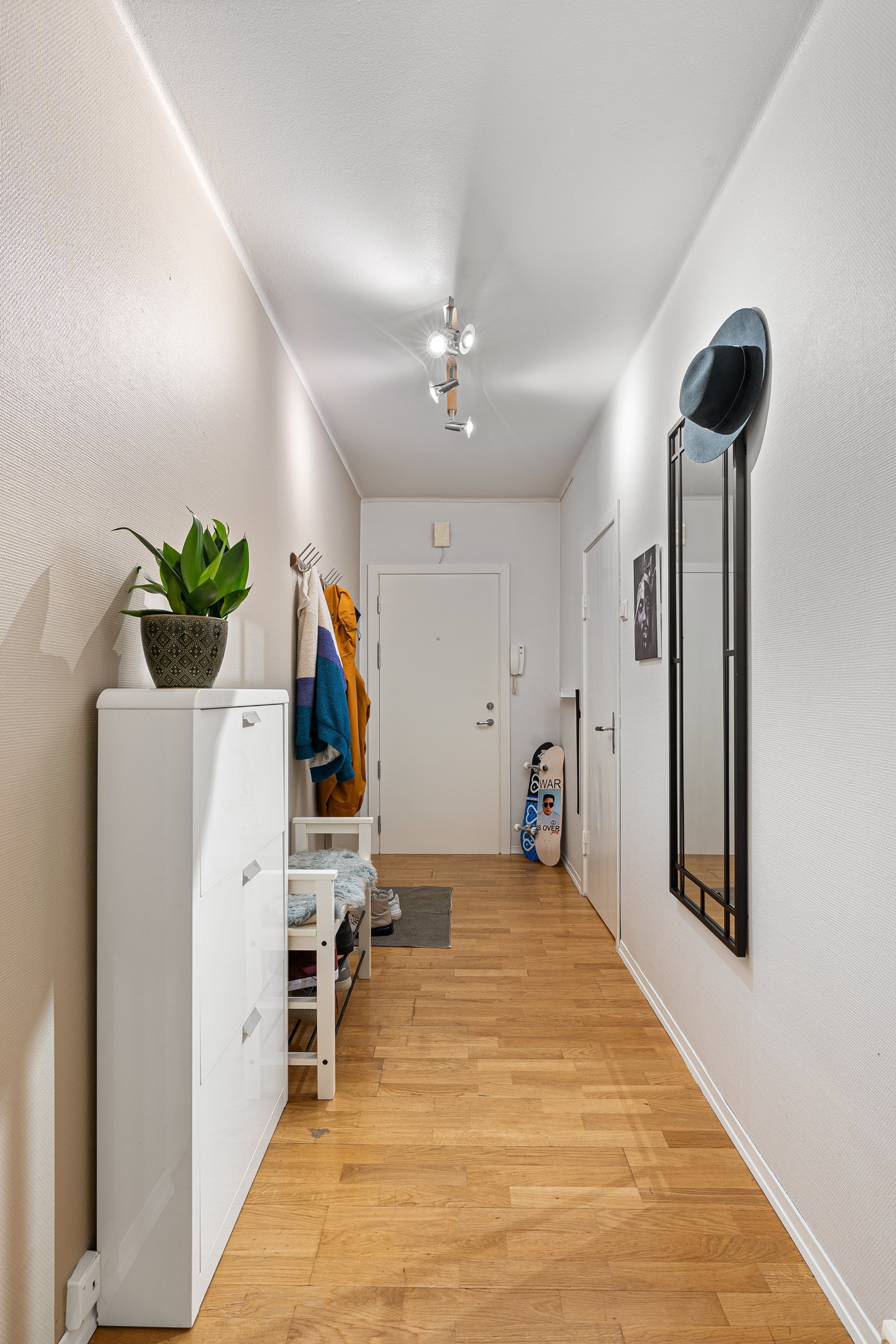 Leiligheten disponerer for øvrig også tre stk sportsboder i fellesområdene. Usedvanlig god lagringsplass! Galleribilde