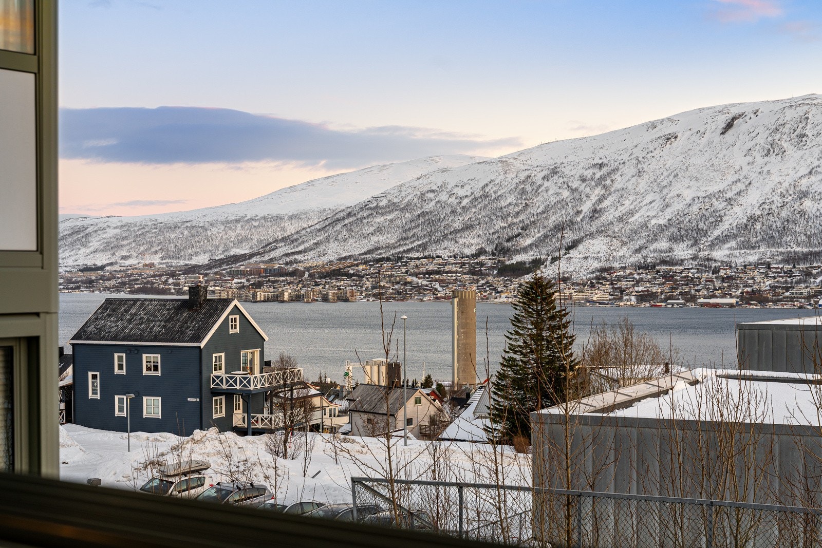 Fin utsikt nordøst over også. Galleribilde