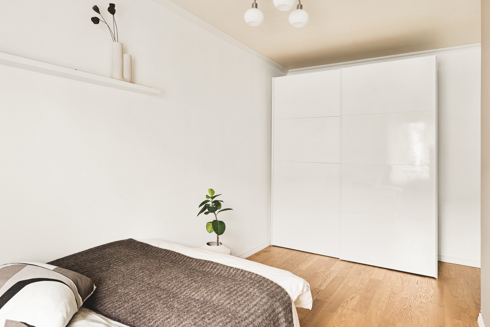 Soverommet er også utstyrt med garderobeskap. Galleribilde