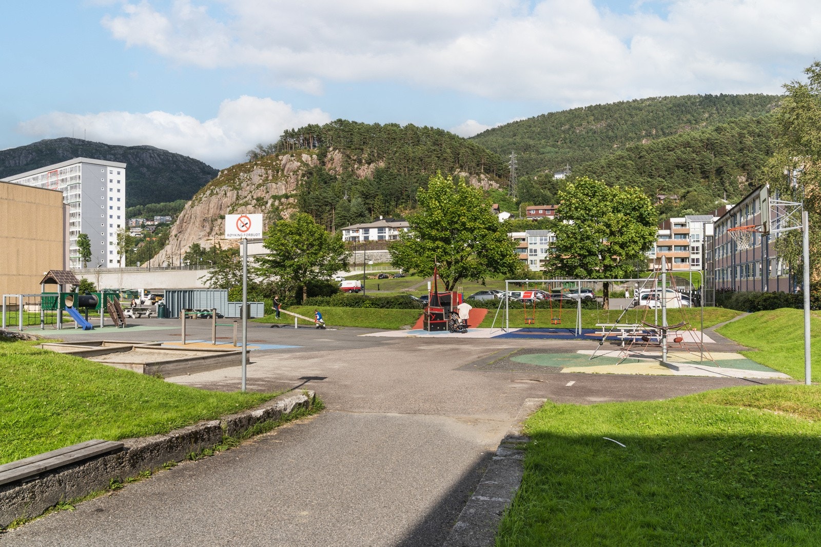 Det er flere lekeplasser i område. Galleribilde