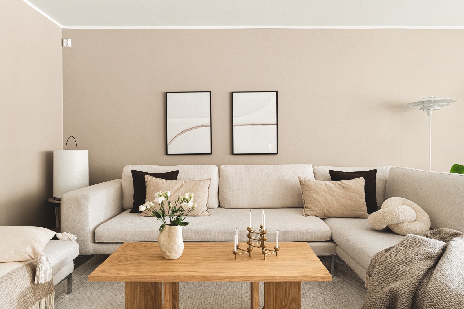 Leiligheten er nydelig med gjennomgående tidsriktige fargevalg og dens lune planløsning. Galleribilde