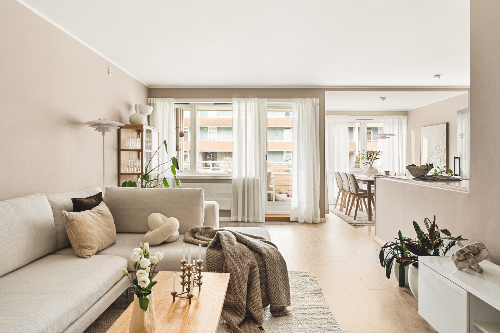 EIE eiendomsmegling har gleden av å presentere Hjalmar Brantings vei 83 ved Christine Terkelsen Galleribilde