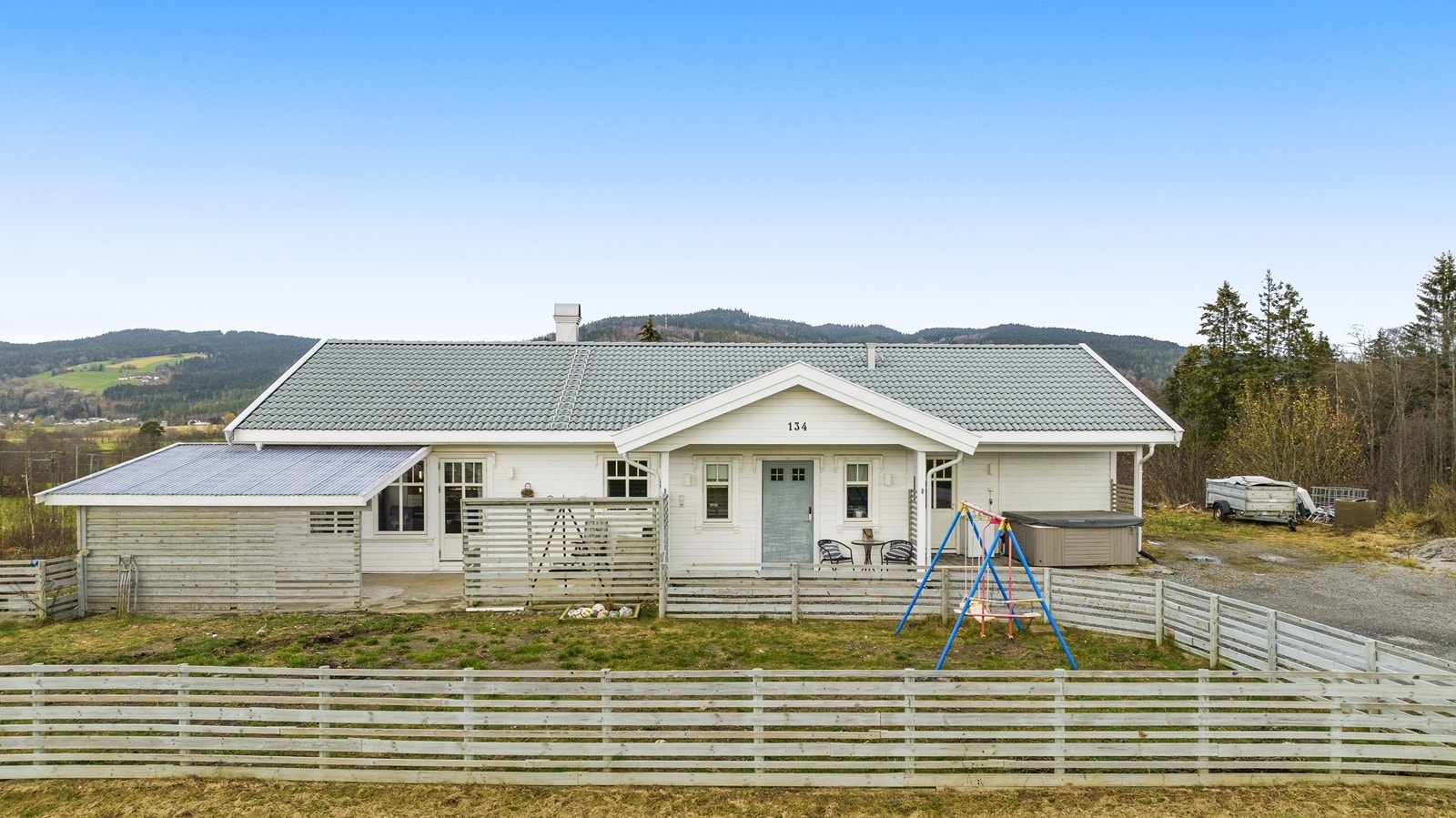 Boligen er oppført i 2018 med en familievennlig og god planløsning Galleribilde