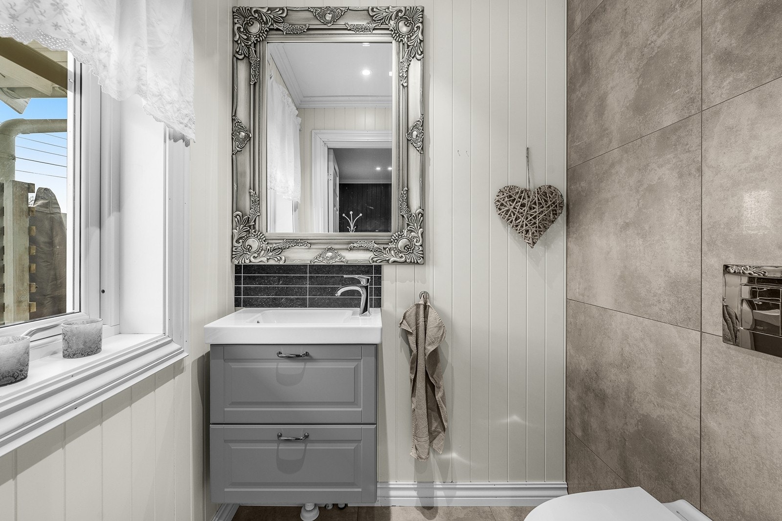 Toalett-rom i 1. etasje Galleribilde