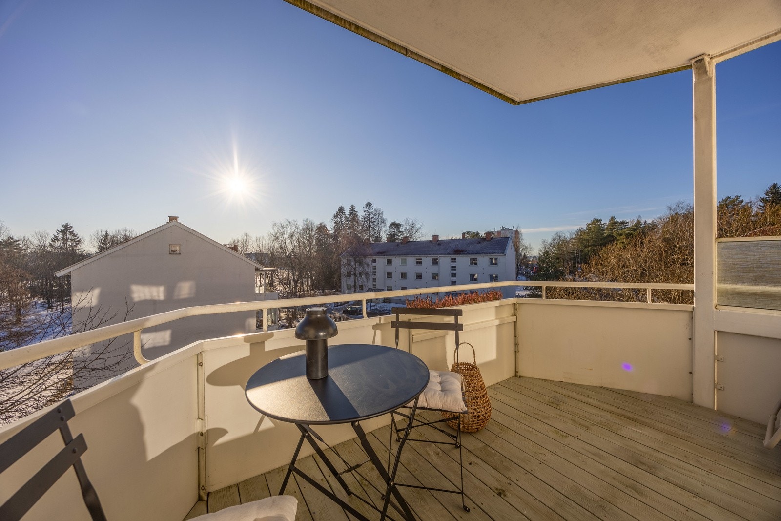 Balkongen er sydvendt og har svært gode solforhold. Galleribilde