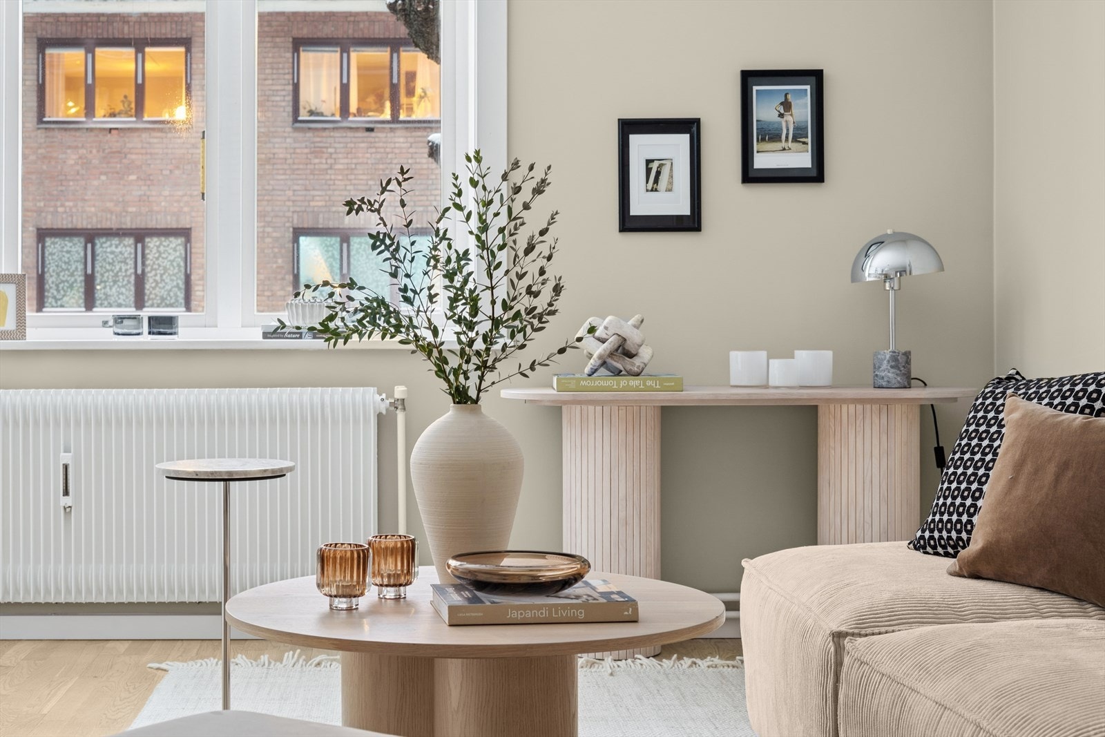 Leiligheten er nymalt i 2025 i delikat beige tone Galleribilde