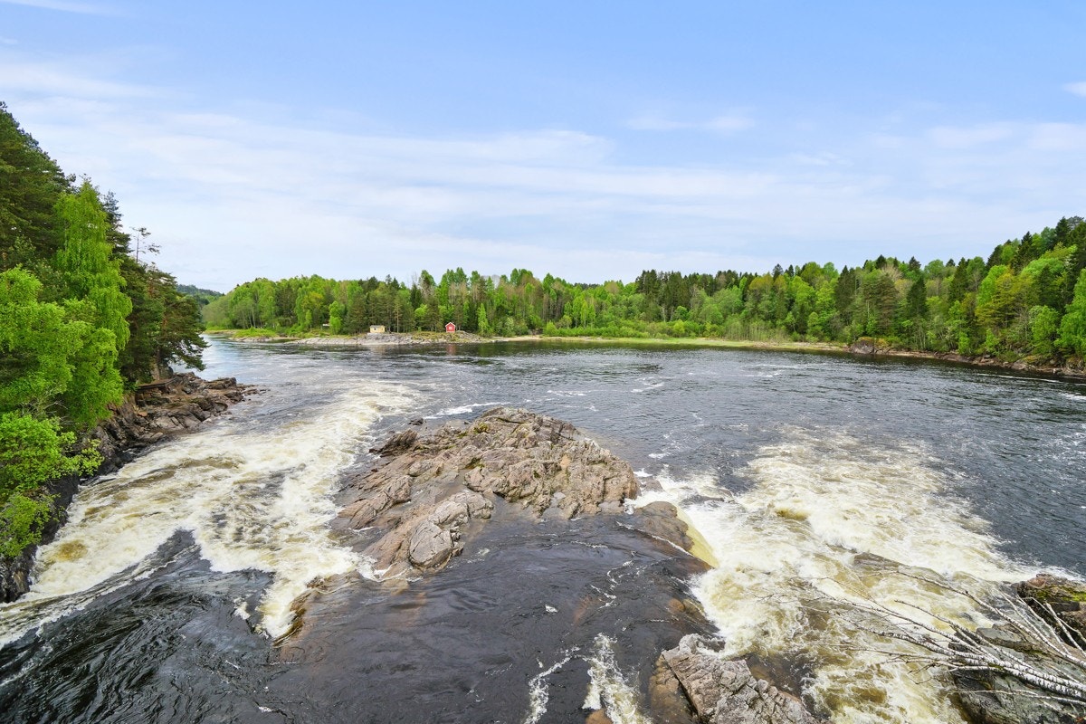 Lågen er en av de beste lakseelvene i Norge og tiltrekker masse turister sommerstid. Galleribilde