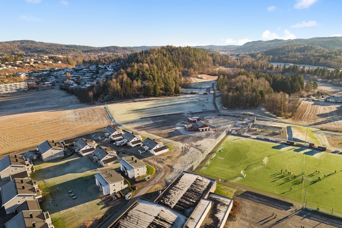 Kvelde er en koselig bygd ved Numedalslågen og byr på et hyggelig nærmiljø. Galleribilde