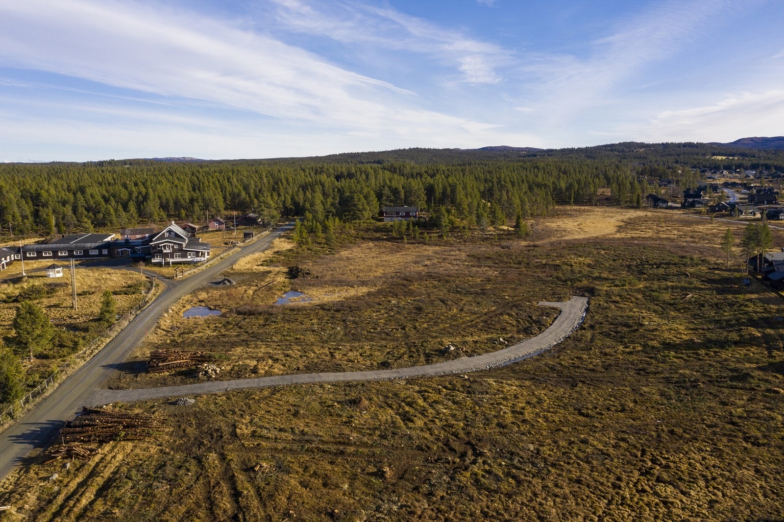 All ny bebyggelse må kobles til felles vannforsyning og avløpsrenseanlegg med Sanderstølen. Galleribilde