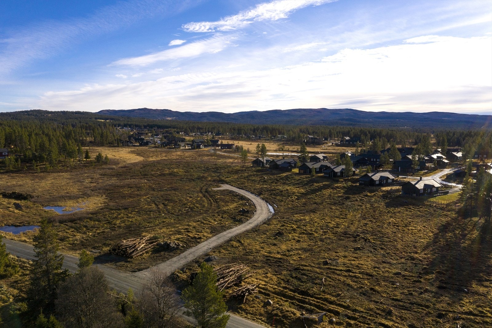 Åpent terreng med mange turmuligheter i nærområdet. Sanderstølen ligger ikke langt unna foten av Nystølsfjellet. Galleribilde