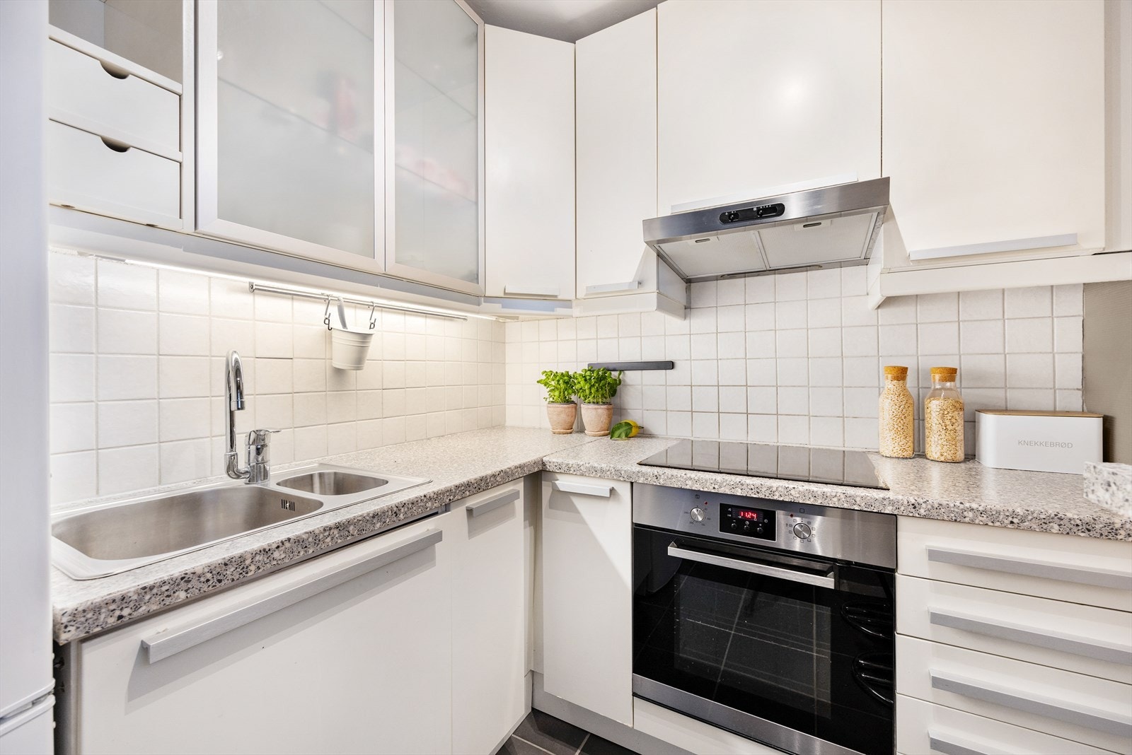 Godt med skap- og benkeplass Galleribilde