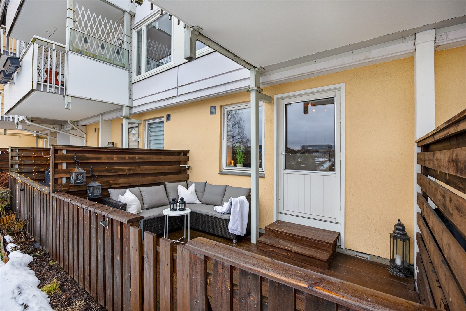 Balkongen har port ut til fellesområder Galleribilde