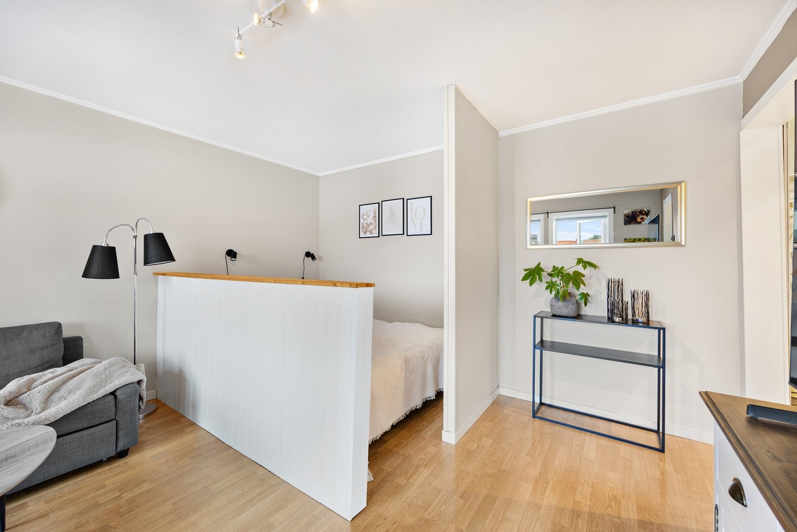 Alkove som gir en smart soveplass i stuen. Galleribilde