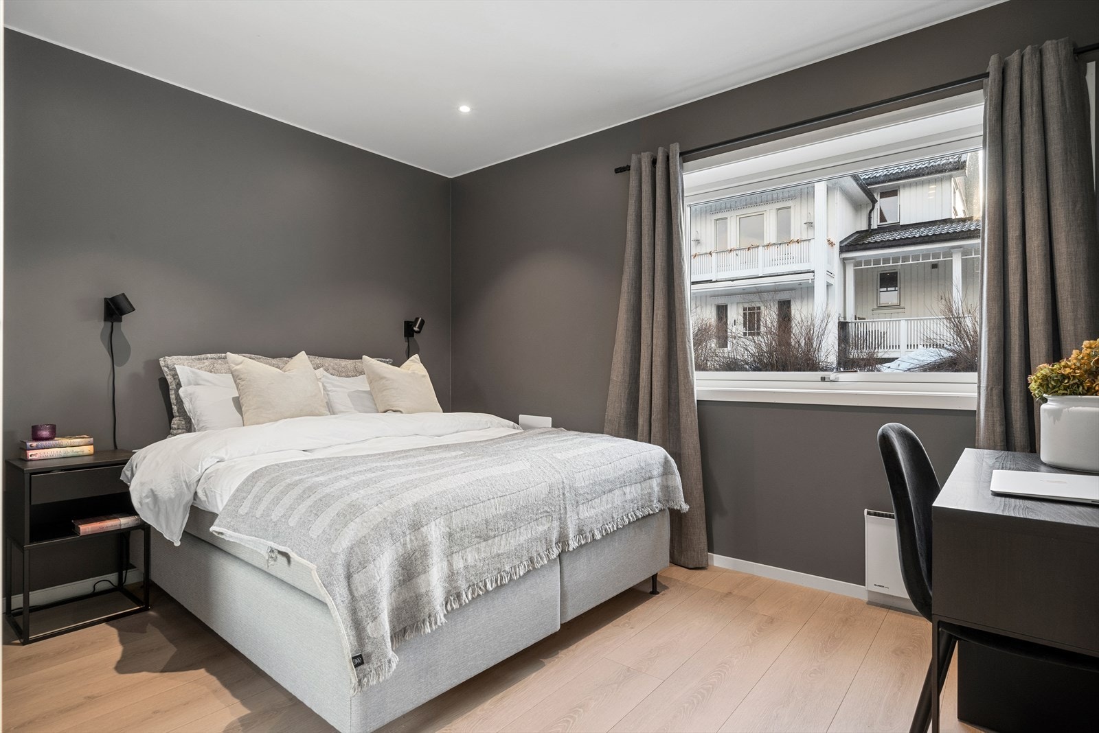 Hovedsoverommet er på romslige 12 m² og har en innbydende atmosfære. Galleribilde