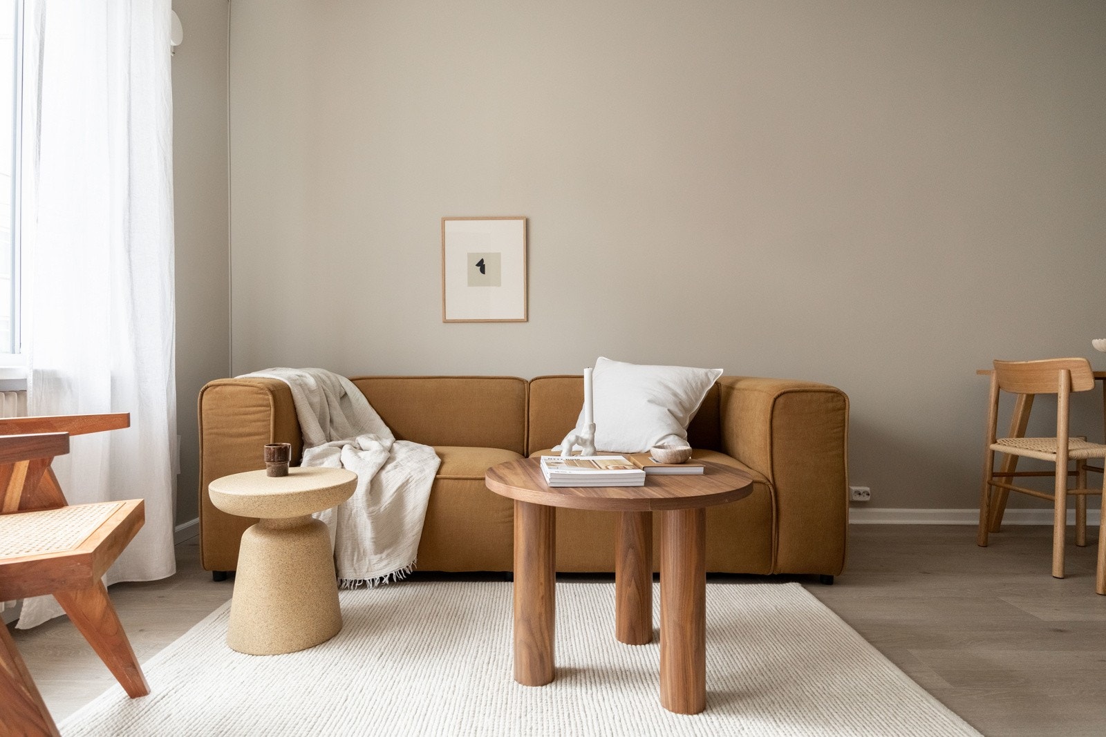 Leiligheten har nymalte veggflater fra 2025. Galleribilde