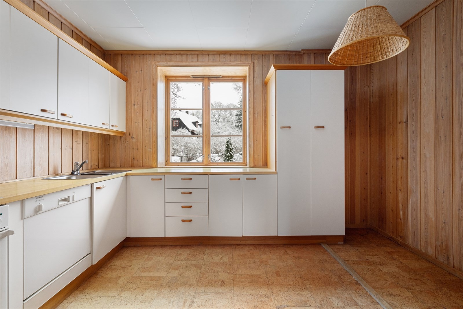 Laminat benkeplate med nedfelt kum i rustfritt stål Galleribilde