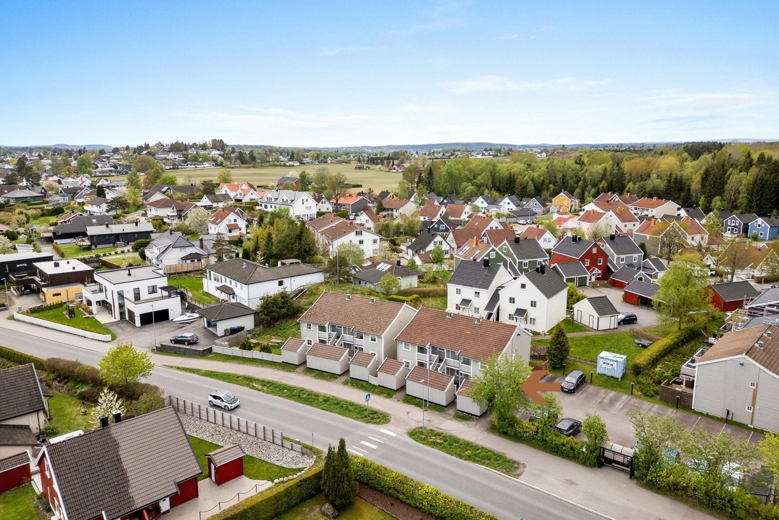 Eiendommen ligger i et rolig boligområde på Ringshaug, ca. 8 min med bil fra Tønsberg sentrum. Galleribilde
