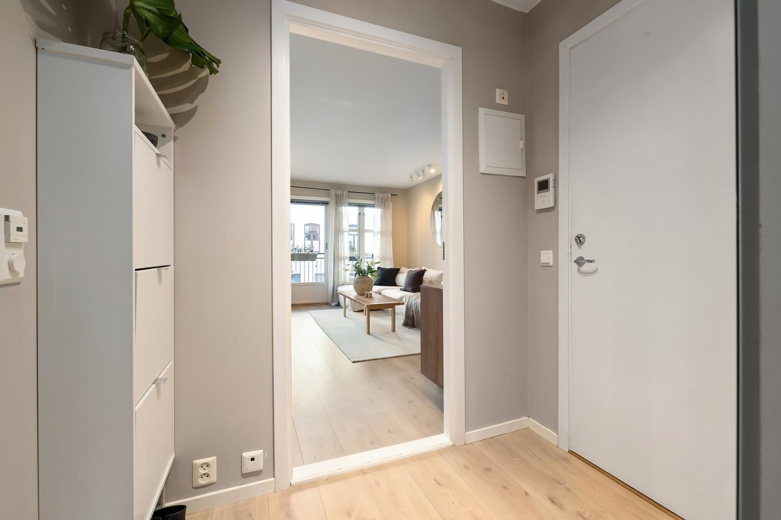 Hyggelig gang/entré som gir et representativt inntrykk av boligen forøvrig Galleribilde