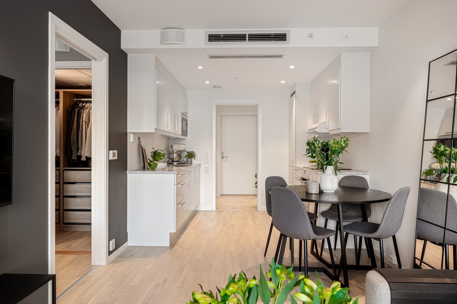 - Leiligheten har balansert ventilasjon som sørger for bedre luftkvalitet, innemiljø og energieffektivitet - Galleribilde