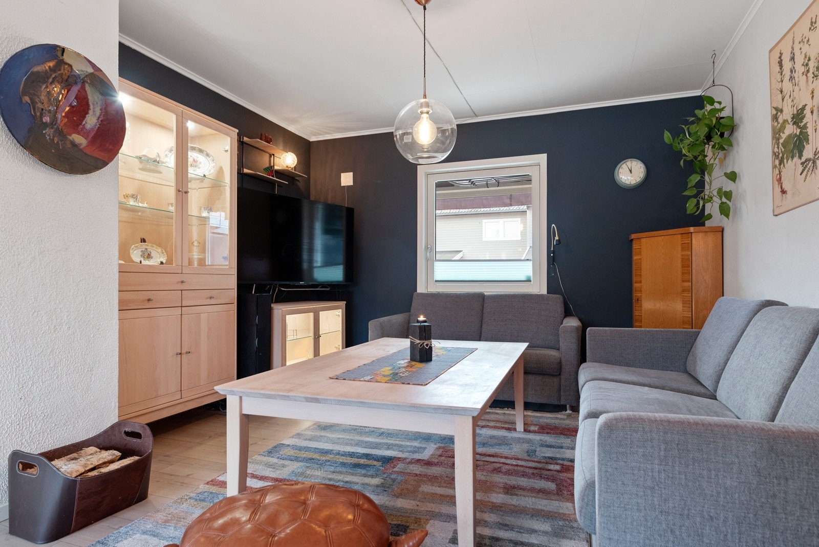 Boligen har planløsning over 3 plan, og har et totalt bruksareal på 157m². Galleribilde