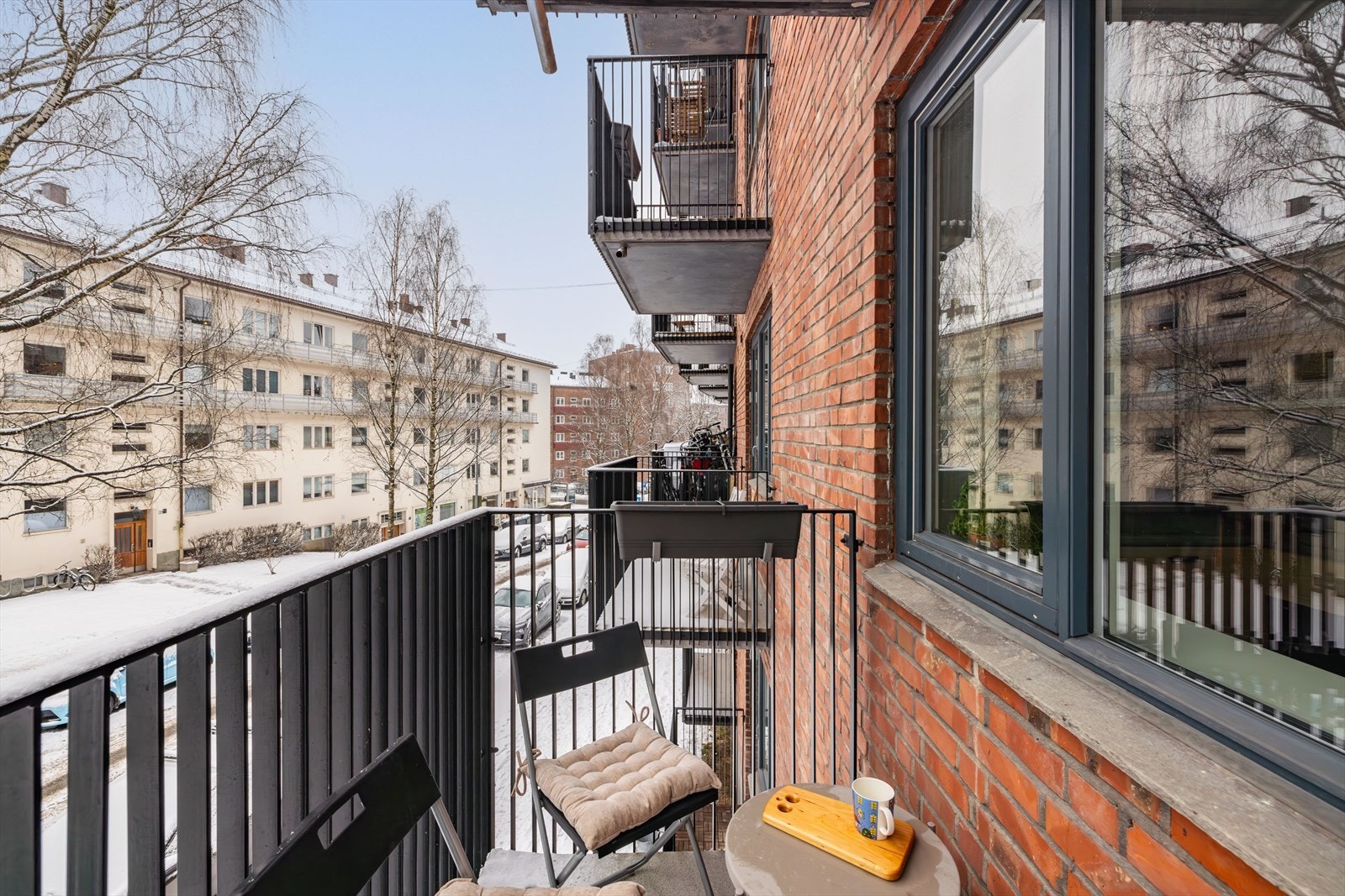 Balkongen er på 3 kvm og ligger tilbaketrukket til, skjermet for trafikkstøy Galleribilde