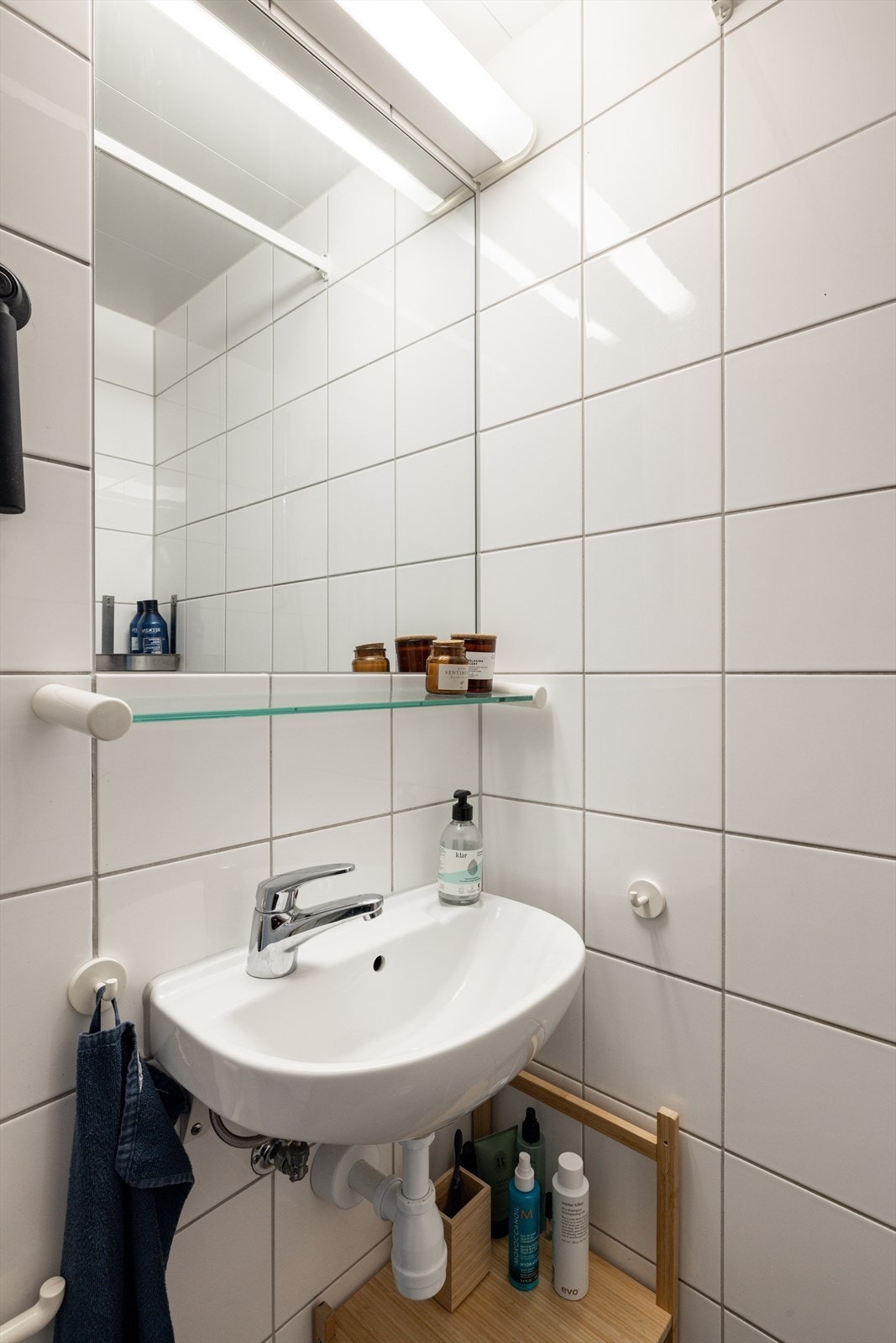 Badet er pent flislagt og ble rehabilitert i regi av borettslaget i 2002/2003. Det er lune varmekabler i gulvet Galleribilde