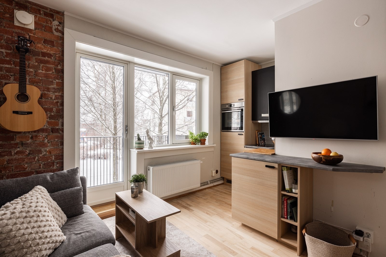 Planløsningen er optimal med plass for sofagruppe, spisebord og annet møblement Galleribilde