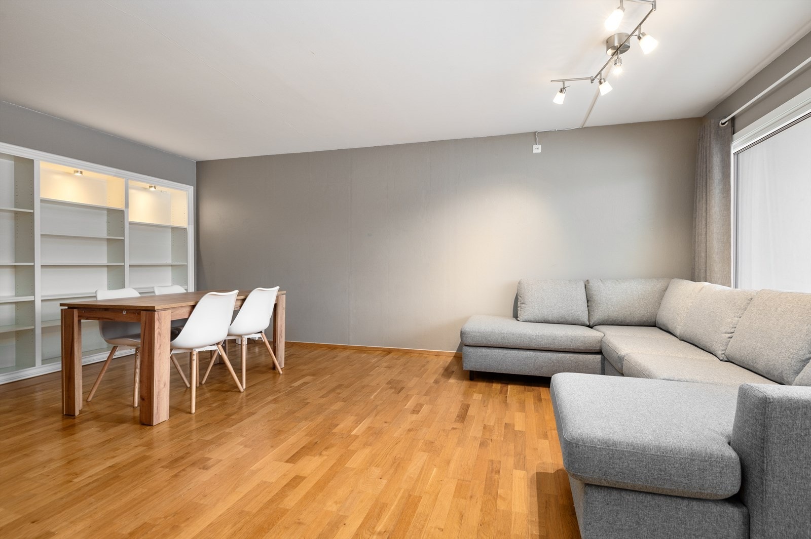 Leiligheten strekker seg over 73 m² og har en god beliggenhet i byggets 1. etasje. Galleribilde