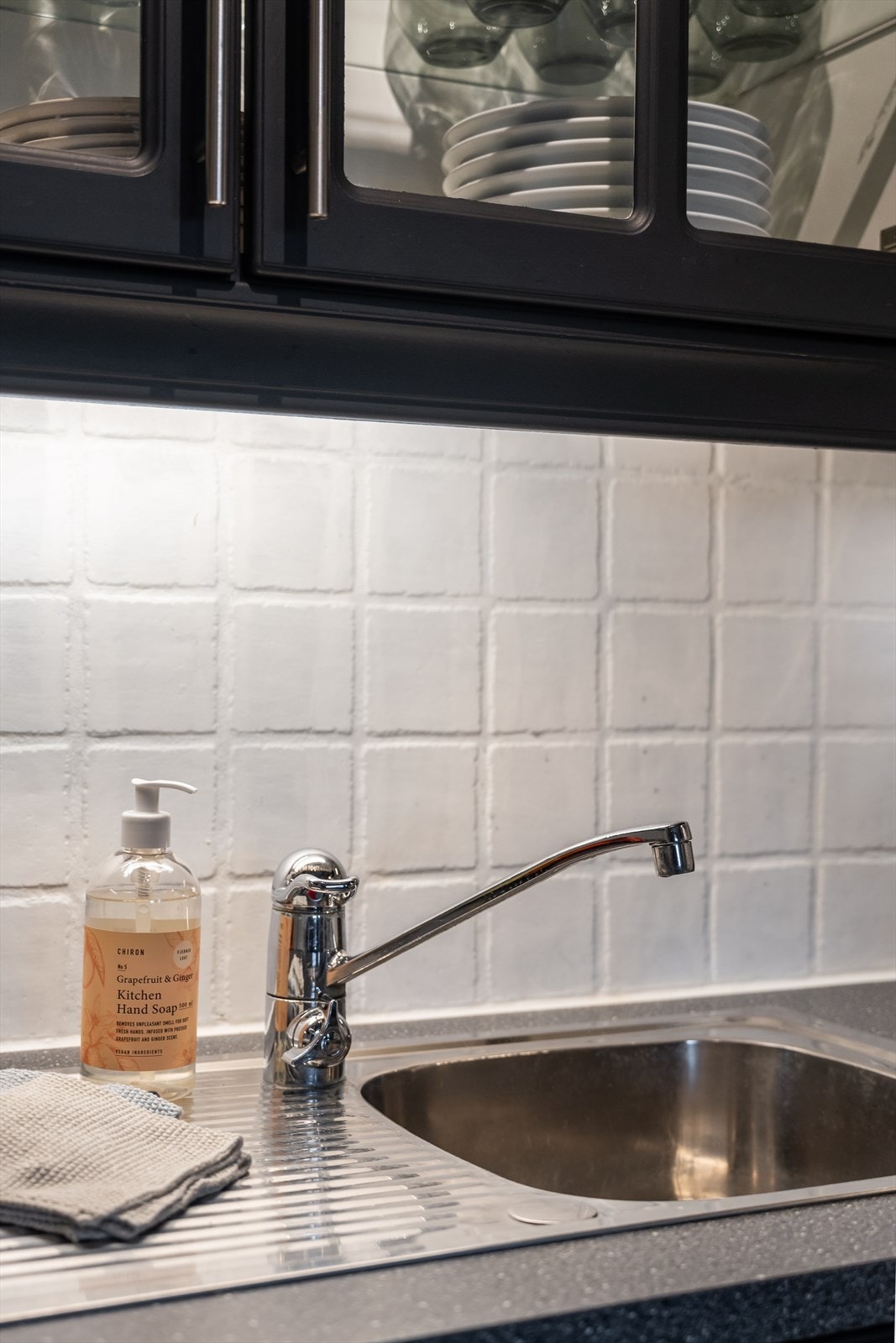 Back splash for enklere renhold Galleribilde