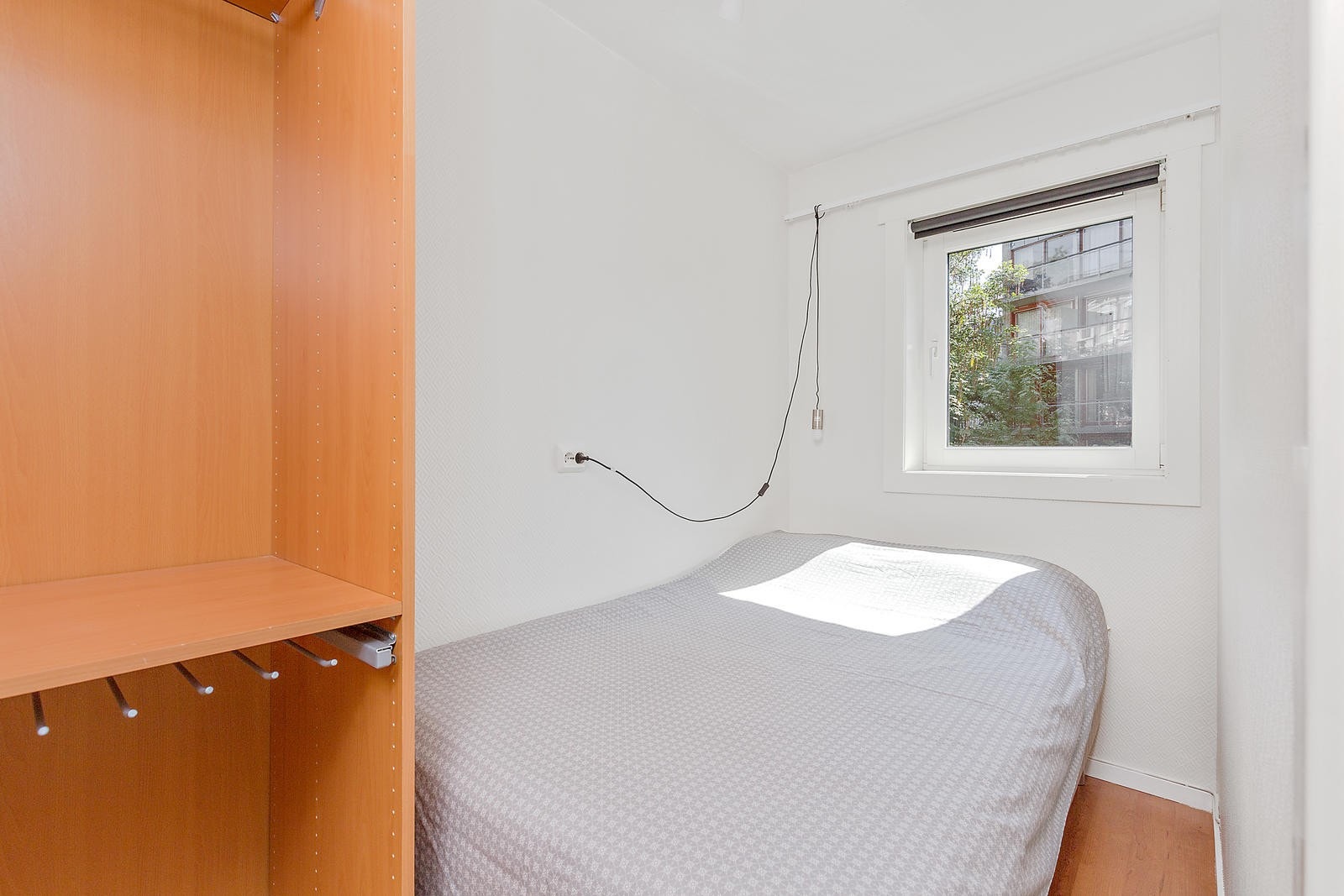 Soverom med åpen garderobe Galleribilde