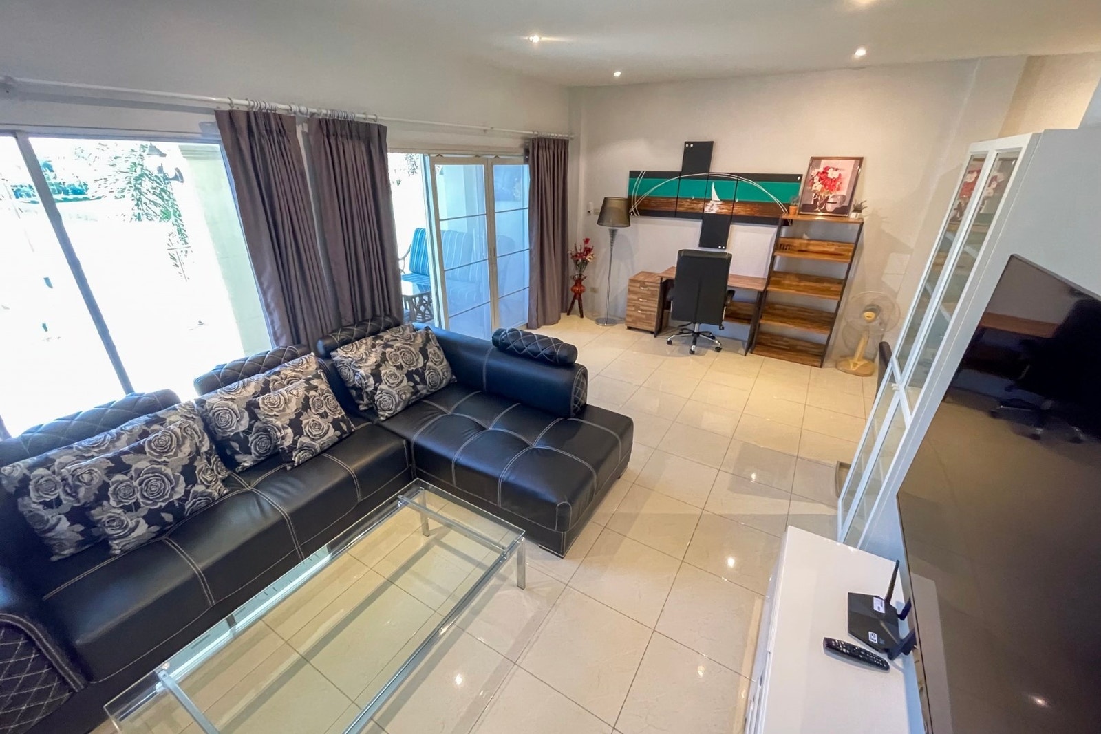 Stue med flott skinn salong Galleribilde