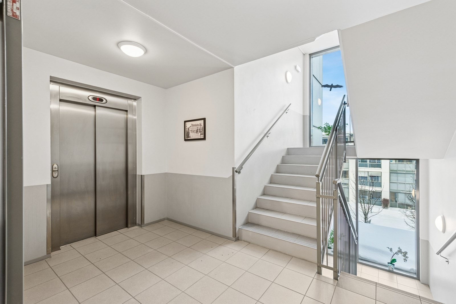 Adkomst til leiligheten via heis. Galleribilde