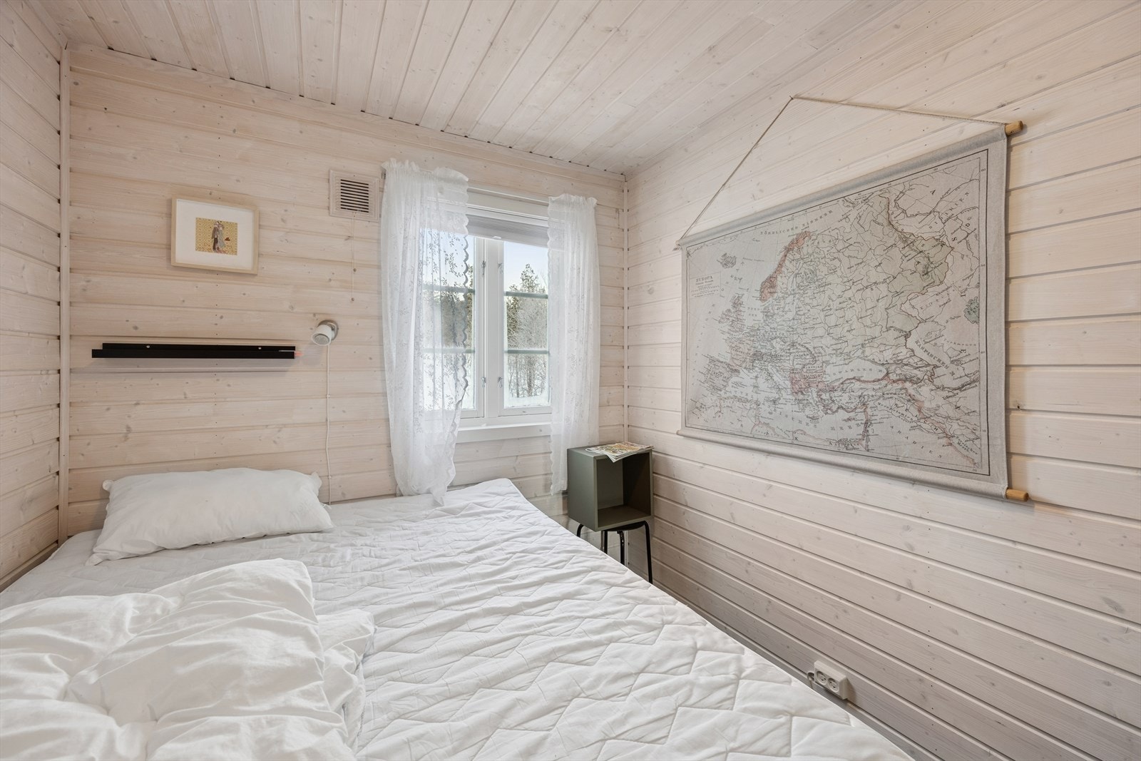 Det tredje soverommet har god plass til en stor seng og tilhørende møbler. Galleribilde