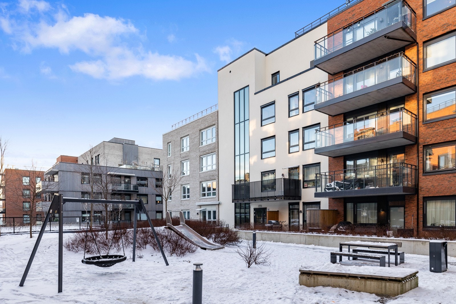 Koselig bakgård Galleribilde