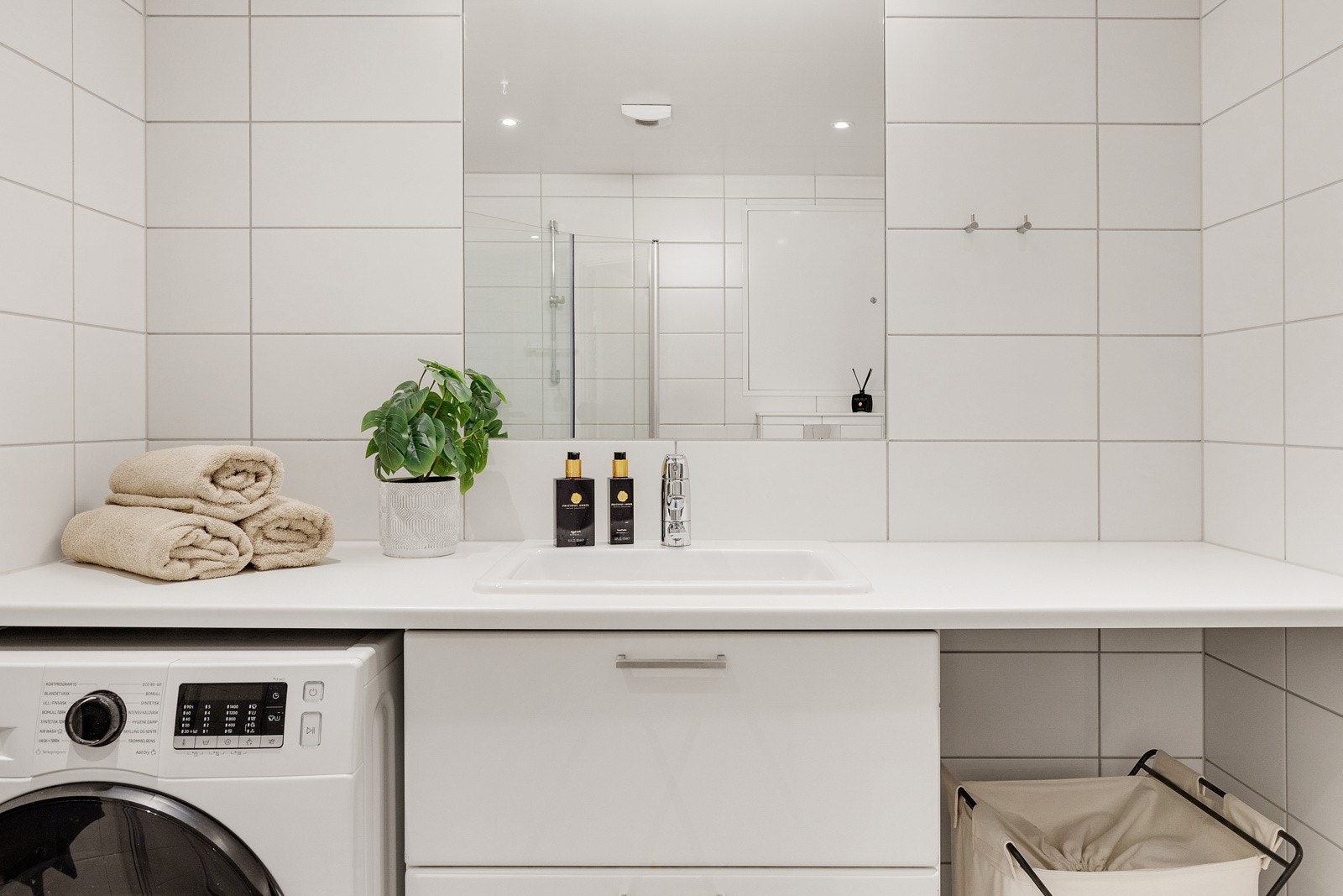 Opplegg for både vaskemaskin og tørketrommel Galleribilde