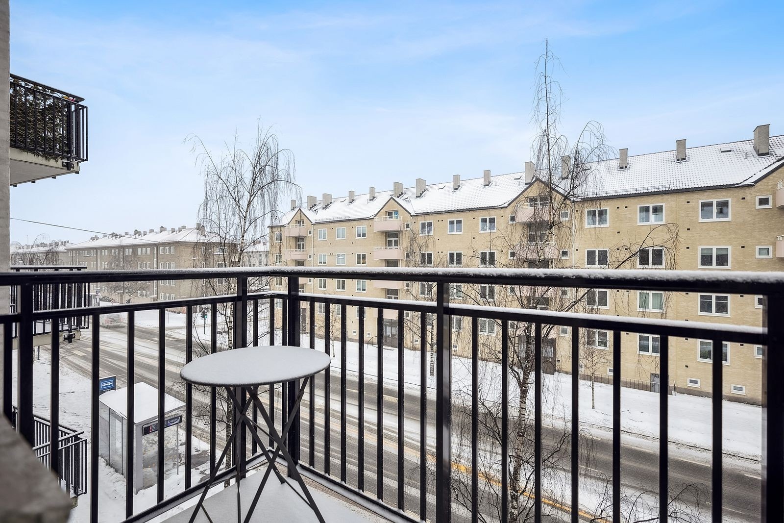 Fra stuen er det adkomst til vestvendt balkong med gode solforhold Galleribilde