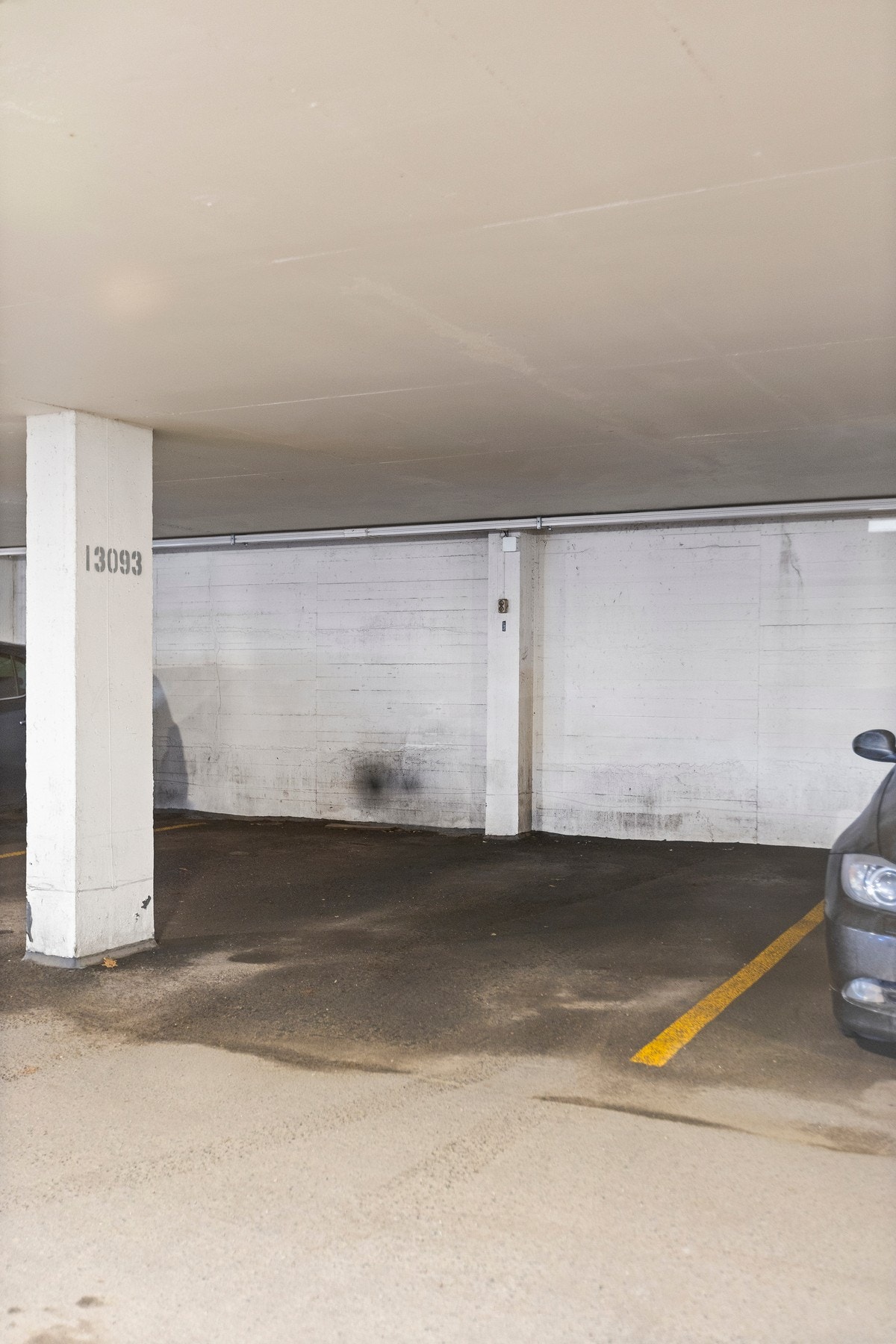 Rett ved blokken ligger garasjeanlegget, det er mulig å installere el-lader. Det er mulighet å leie ekstra parkeringsplass Galleribilde