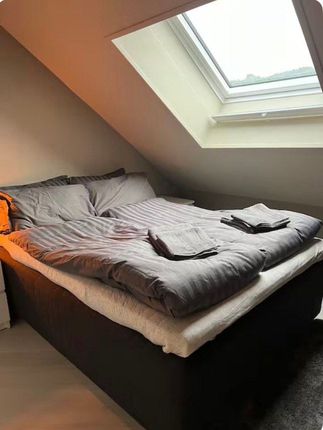 Soverom med plass til dobbelseng. Galleribilde