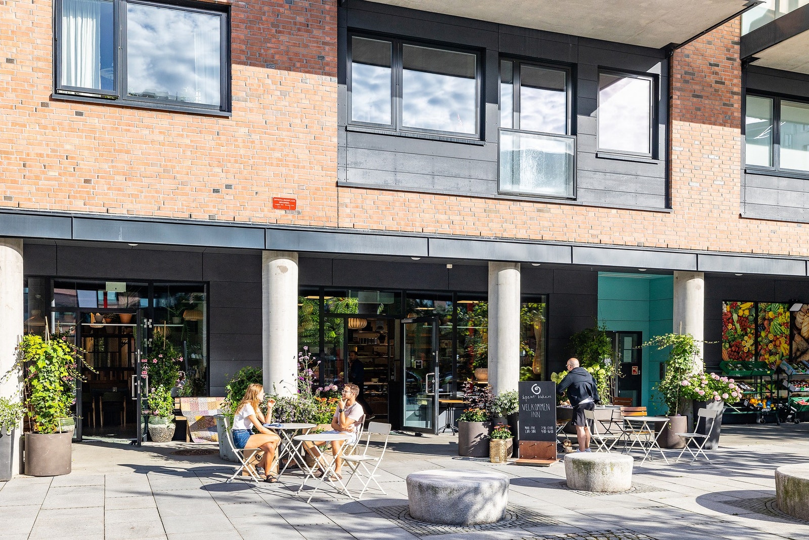 Området byr på flere serveringssteder Galleribilde