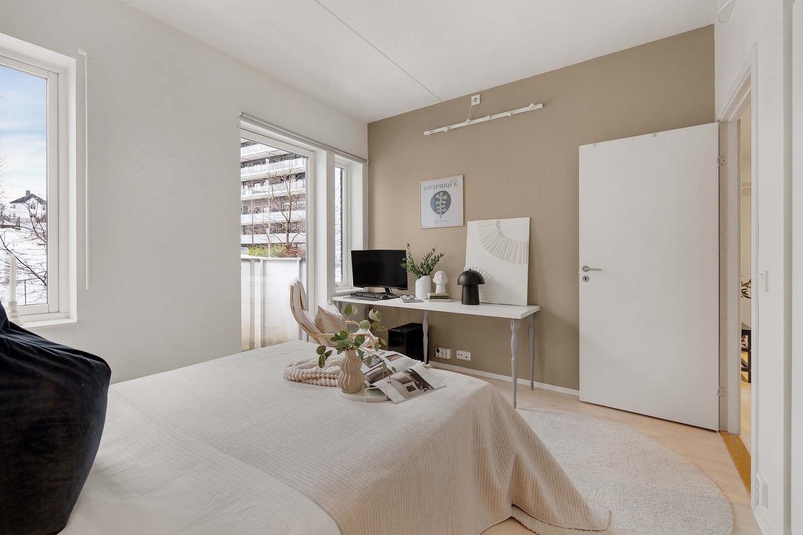 Fra soverommet er det utgang til herlig balkong på 1,22 kvm Galleribilde