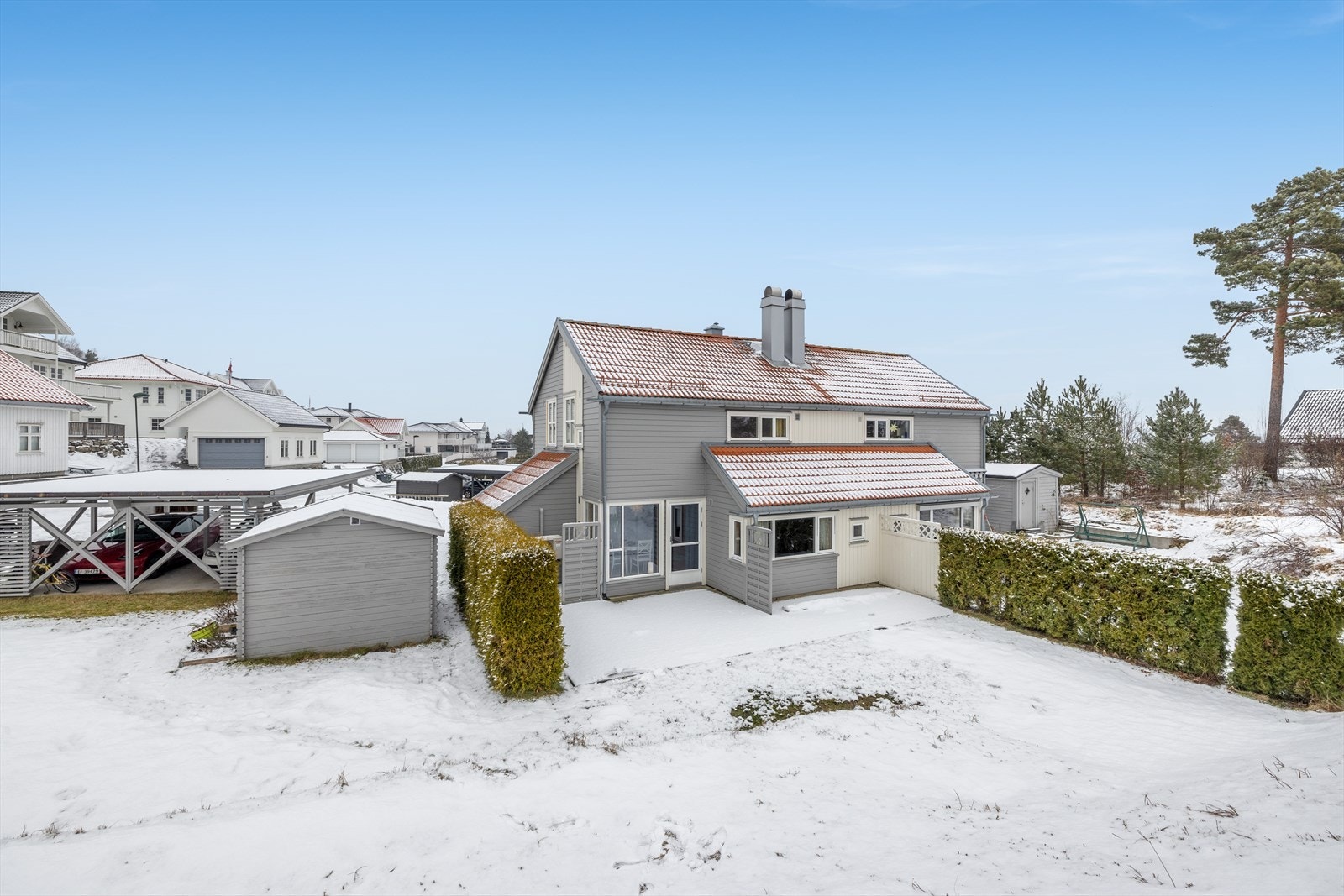 Usjenert terrasse og hageområde Galleribilde