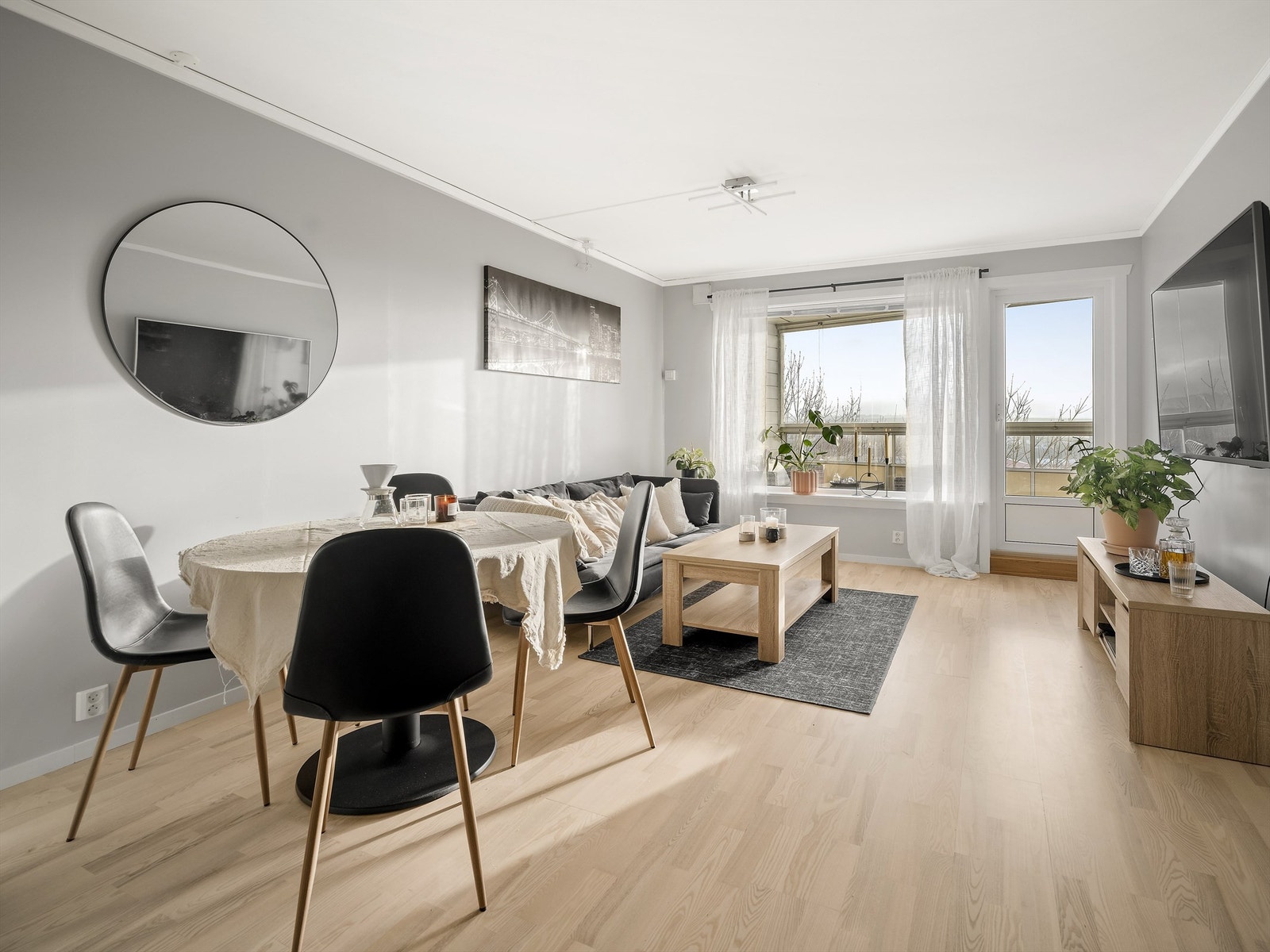 Utsikten 17 presenteres av Per-Espen Omberg i Krogsveen. Galleribilde